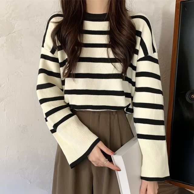 Sisyphi-Flare-Sleeve Crewneck Striped Knit Top