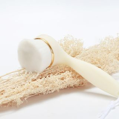 Magic Beauty - Facial Pore Cleansing Brush (White) Magic Beauty - Facial Pore Cleansing Brush (White)