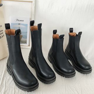 plain chelsea boots