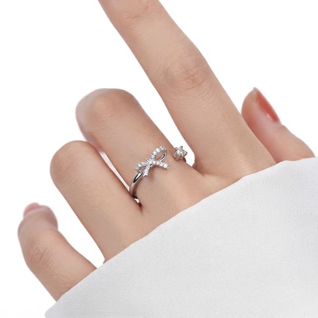 Gemsha-Bow Rhinestone Ring