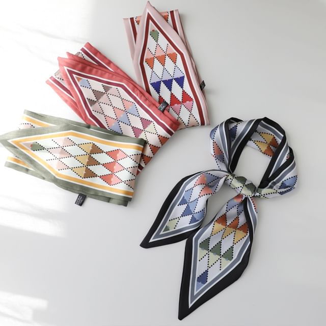 Frior-Argyle Triangle Scarf