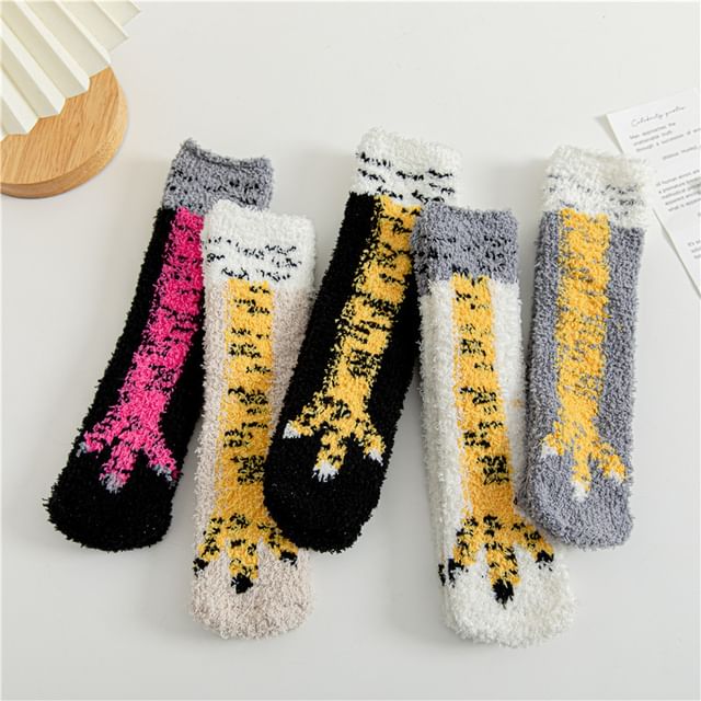autuna-claw-print-fleece-socks-yesstyle