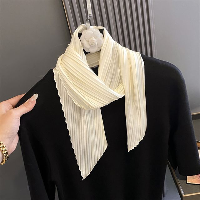 Frior-Plain Pleated Light Scarf