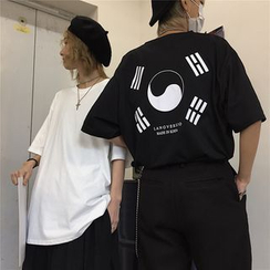 MELLO - Couple Matching Elbow-Sleeve Printed T-Shirt MELLO - Couple Matching Elbow-Sleeve Printed T-Shirt