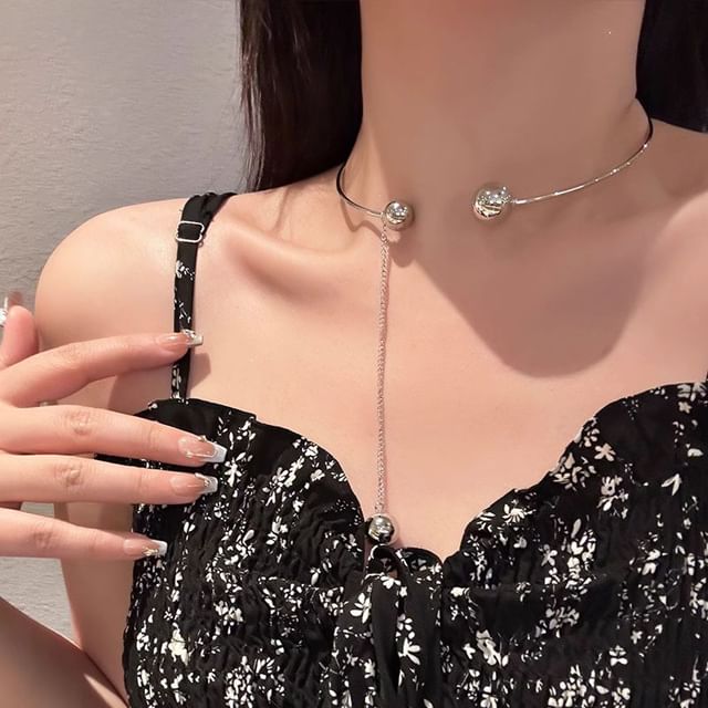 Jael-Bead Pendant Open Torc