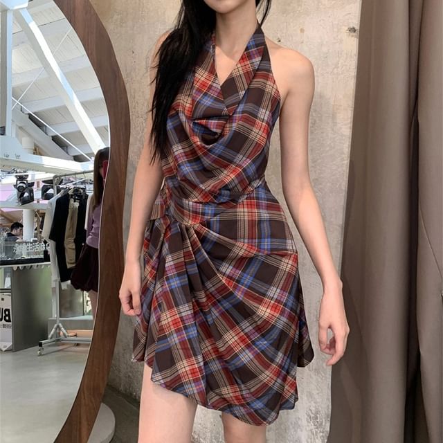Arabesquito-Halter Plaid Open Back A-Line Dress