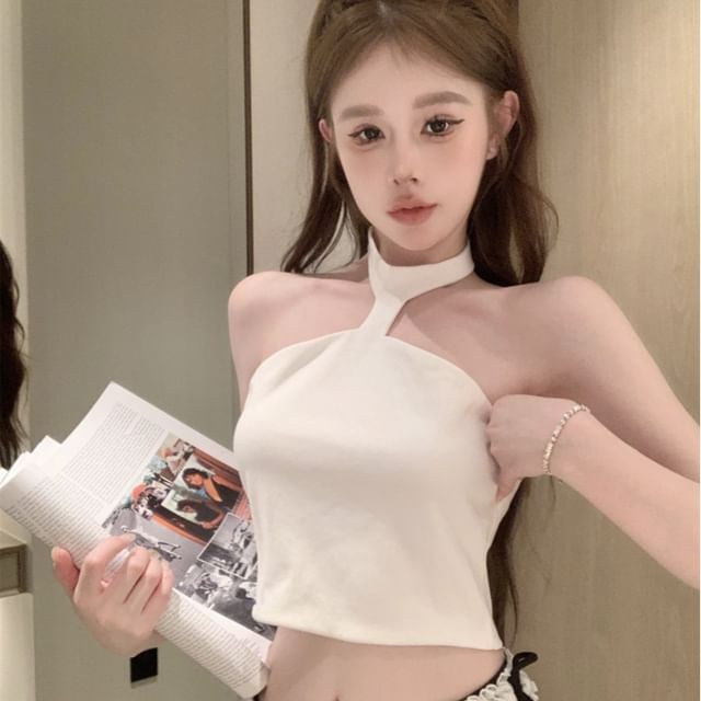 Whoosh-Halter Neck Plain Open Back Crop Top