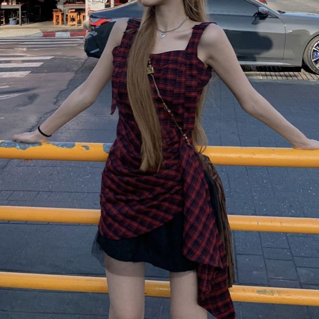 metallic cocktail dress with sleeves Metallic Knot-Neck Cocktail Dress Black/Silver / 10