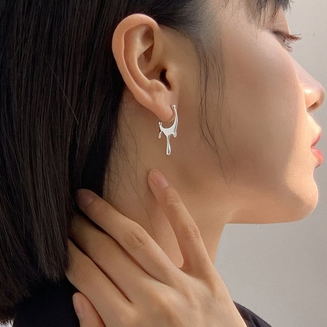 Hansha-Melting Half-Hoop Earring