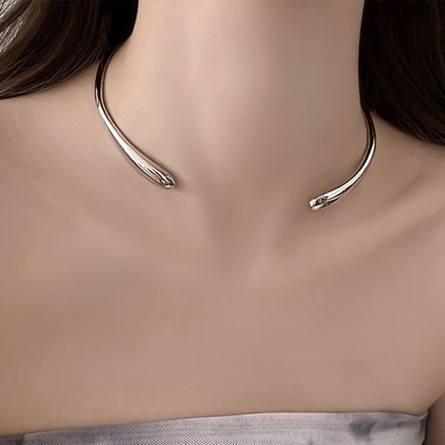 Jael-Metallic Open Torc