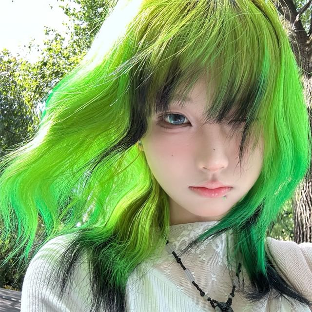 Jellyfish-Medium Full Wig - Wavy Highlight