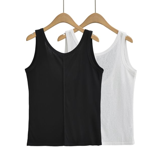 Asiris-Scoop Neck Plain Tank Top