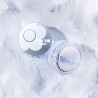 club cosmetics - DAISY DOLL Silky Fix Cool UV Powder SPF 32 PA+++