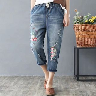 Suzette - Flower Embroidered Capri Jeans | YesStyle