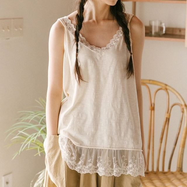 Essere-Sleeveless V-Neck Lace Panel Top