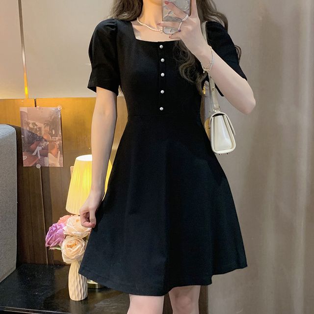 Sistyr Short-Sleeve Square-Neck Plain Dress YesStyle - Main Image