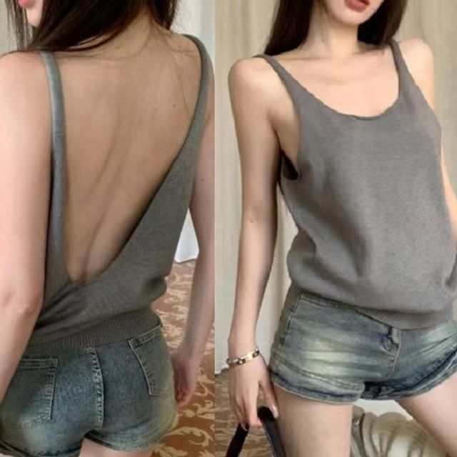 Muezz-Scoop Neck Plain Open Back Tank Top