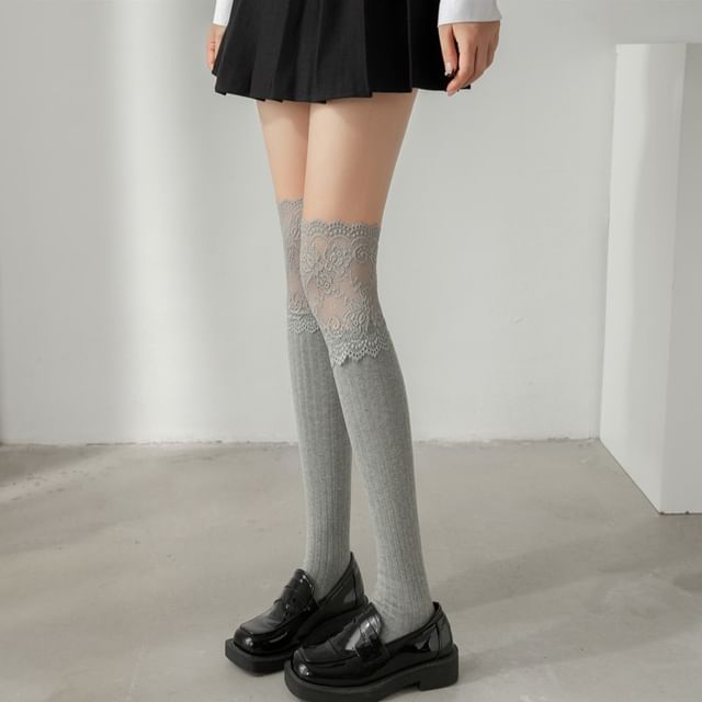 Gentiana-Plain Lace Trim Over-The-Knee Socks