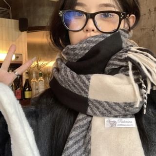 4-4 STUDIO-Plaid Fringed Trim Scarf
