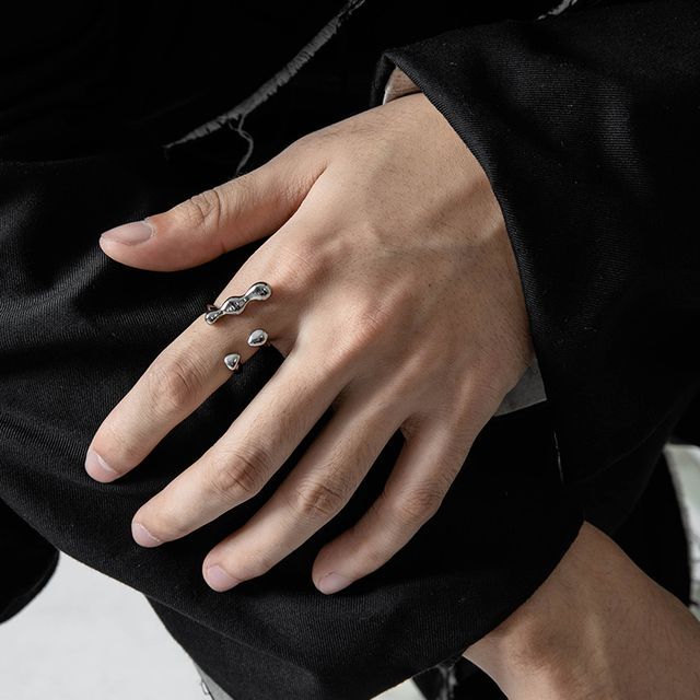 Black Degree-Irregular Droplet Alloy Open Ring
