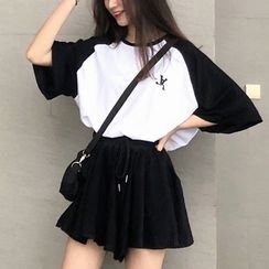Onnell - Set: Elbow-Sleeve Raglan T-Shirt + Wide-Leg Sweatshorts Onnell - Set: Elbow-Sleeve Raglan T-Shirt + Wide-Leg Sweatshorts