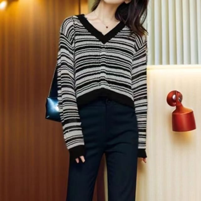Everose-V-Neck Striped Drawstring Crop Sweater