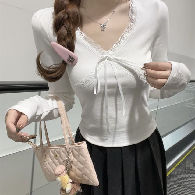 Cloud Nine-Long-Sleeve V-Neck Lace Trim Plain Top
