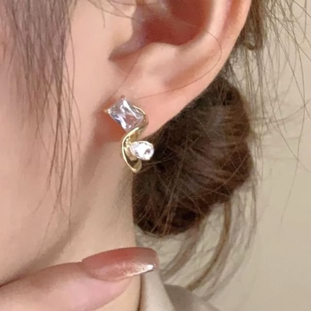 Sharkkira-Rhinestone Stud Earring