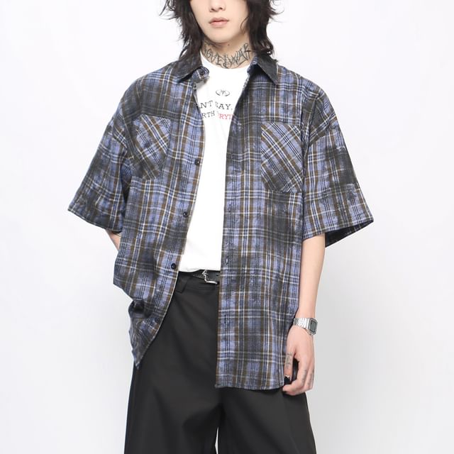 Derbundy-Short Sleeve Collared Plaid Button Up Shirt