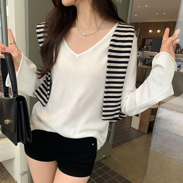 Asiris-Long-Sleeve V-Neck Plain Knit Top