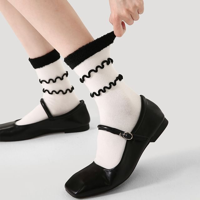 Gentiana-Ruffle Crew Socks