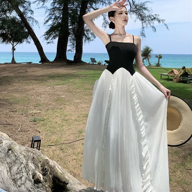 EFO - Spaghetti Strap Two Tone Ruffle Maxi A-Line Dress | YesStyle EFO - Spaghetti Strap Two Tone Ruffle Maxi A-Line Dress | YesStyle