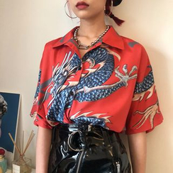RONIN - Bedrucktes, kurzärmliges Blusen-Shirt mit asiatischem Drachenmotiv RONIN - Bedrucktes, kurzärmliges Blusen-Shirt mit asiatischem Drachenmotiv