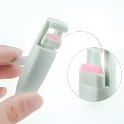 Madasio - Plastic Mini Eyelash Curler