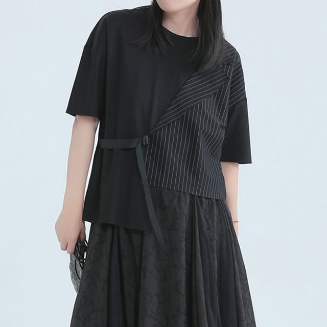 SIMPLE BLACK-Short-Sleeve Round Neck Striped Panel Asymmetrical Buckled T-Shirt