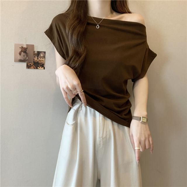 Racoon-Short Sleeve One Shoulder Plain Ruched Top