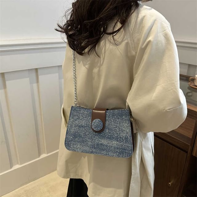 Indenis-Chain Strap Crossbody Bag