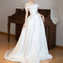 Sorali - Long-Sleeve Off-Shoulder Plain Lace Panel A-Line Wedding Gown