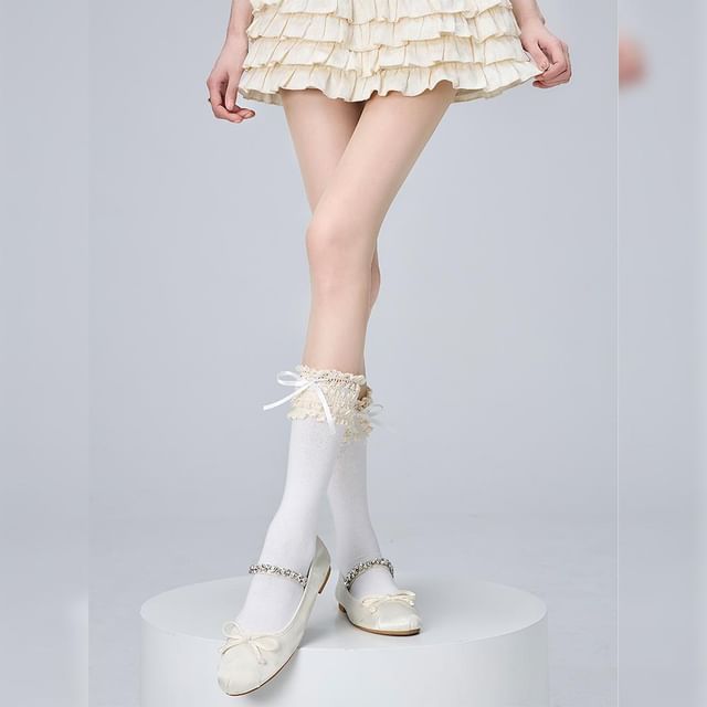 Gentiana-Plain Lace Trim Socks