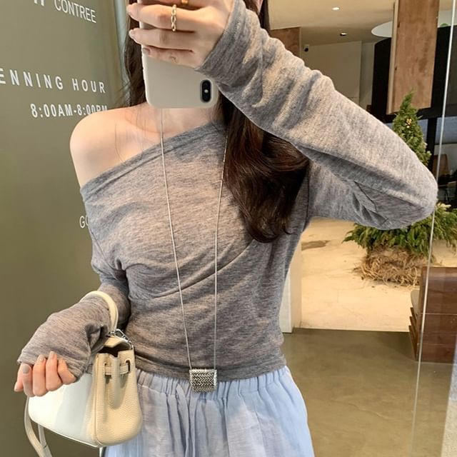KUMI-Long-Sleeve One-Shoulder Plain Cropped Tee
