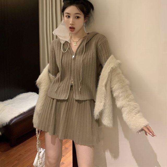 Fluffy zip up jacket / Fluffy mini skirt andmary Fluffy mini skirt