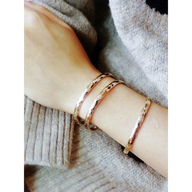 Gaya-Diamond-Cut Bangle