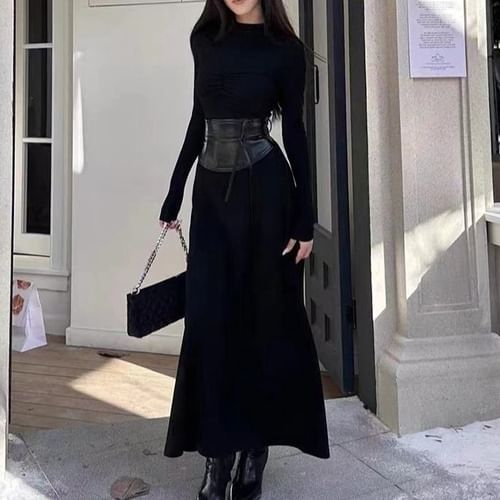 long dress with corset belt Sosana - Sleeve Plain Maxi Faux Leather Custom size is available model-cindy Size:33x34 A-line Straps Sweetheart Appliques