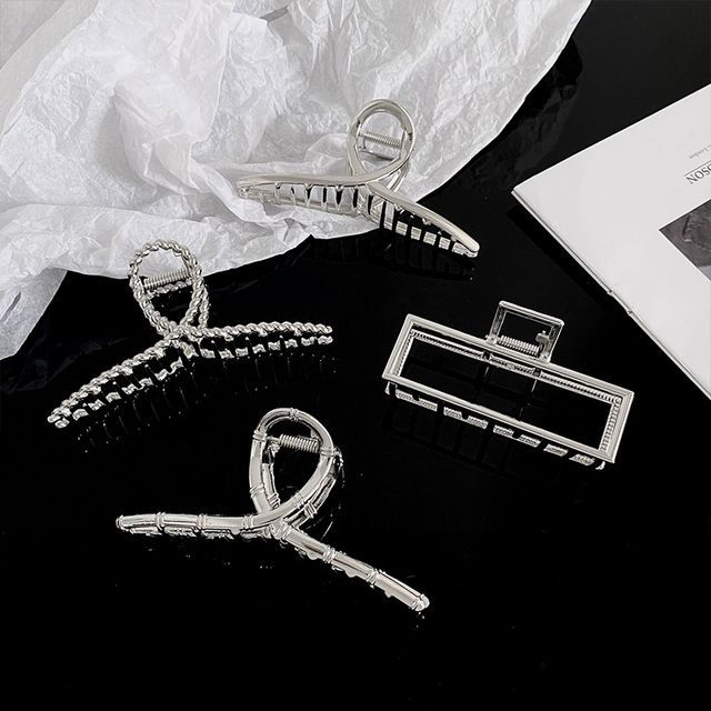 Show Mind-Cut-Out Hair Claw