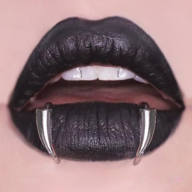Miumi-Vampire Lip Ring