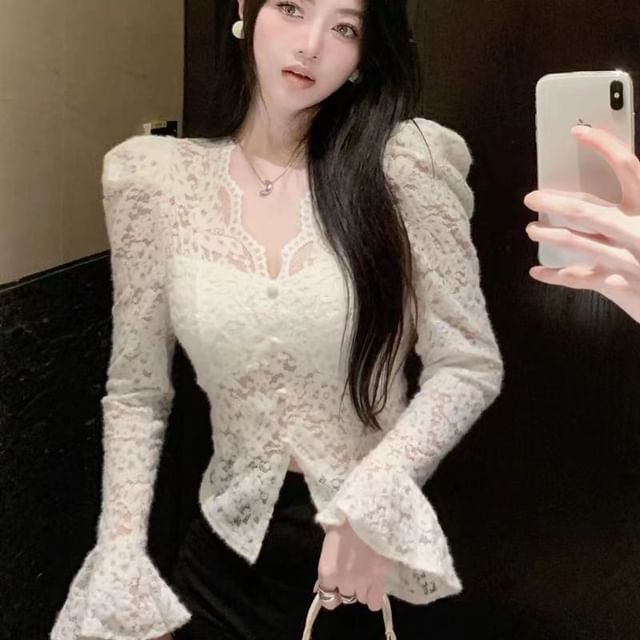 Everose-Long-Sleeve V-Neck Plain Slit Lace Crop Top
