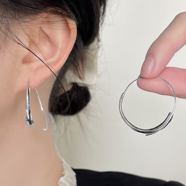 Sharkkira-Wavy Hoop Earring