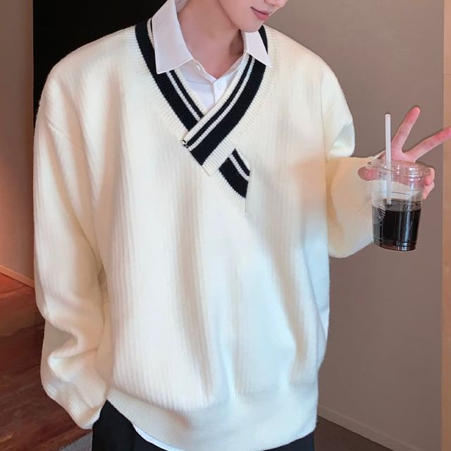 Savenne-V-Neck Two Tone Sweater
