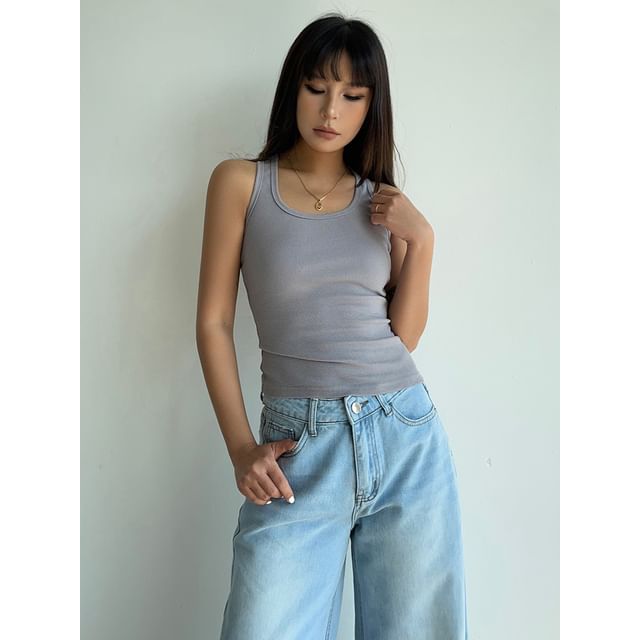 Colada-Plain U-Neck Crop Tank Top