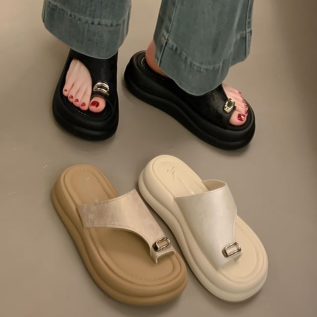 Red Wolf-Platform Toe Loop Slide Sandals
